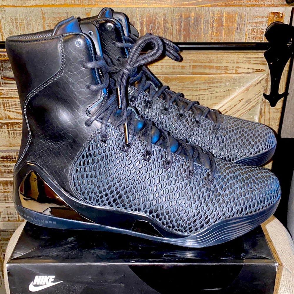 A almost new pair of Kobe IX High KRM EXT QS Black/Black size 10 men